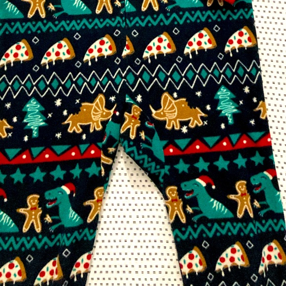 🍕Cat & Jack Christmas Dino🦖 Pajamas One Piece Sz: Small Gingerbread Man Pizza - Picture 6 of 9